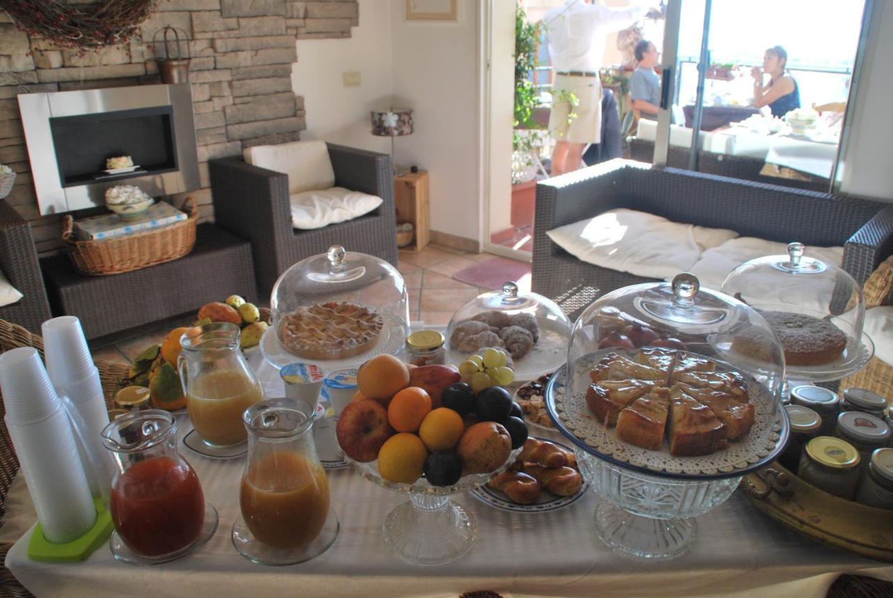 Casa Tipica Siciliana Patronale Home Bedandbreakfast Tremetrisoprailcielo Camere Con Vista, Colazione Interna In Terrazzo Panoramico 칼타기론 외부 사진