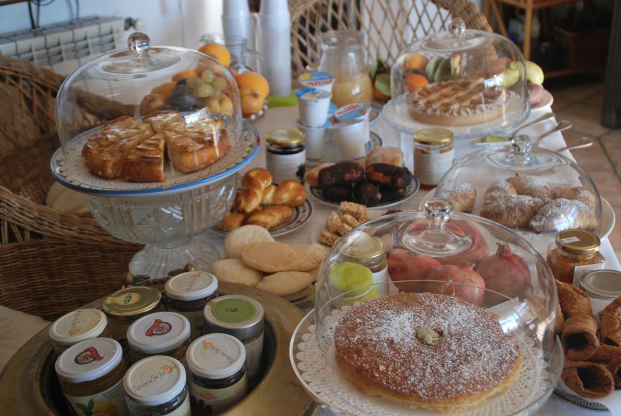 Casa Tipica Siciliana Patronale Home Bedandbreakfast Tremetrisoprailcielo Camere Con Vista, Colazione Interna In Terrazzo Panoramico 칼타기론 외부 사진