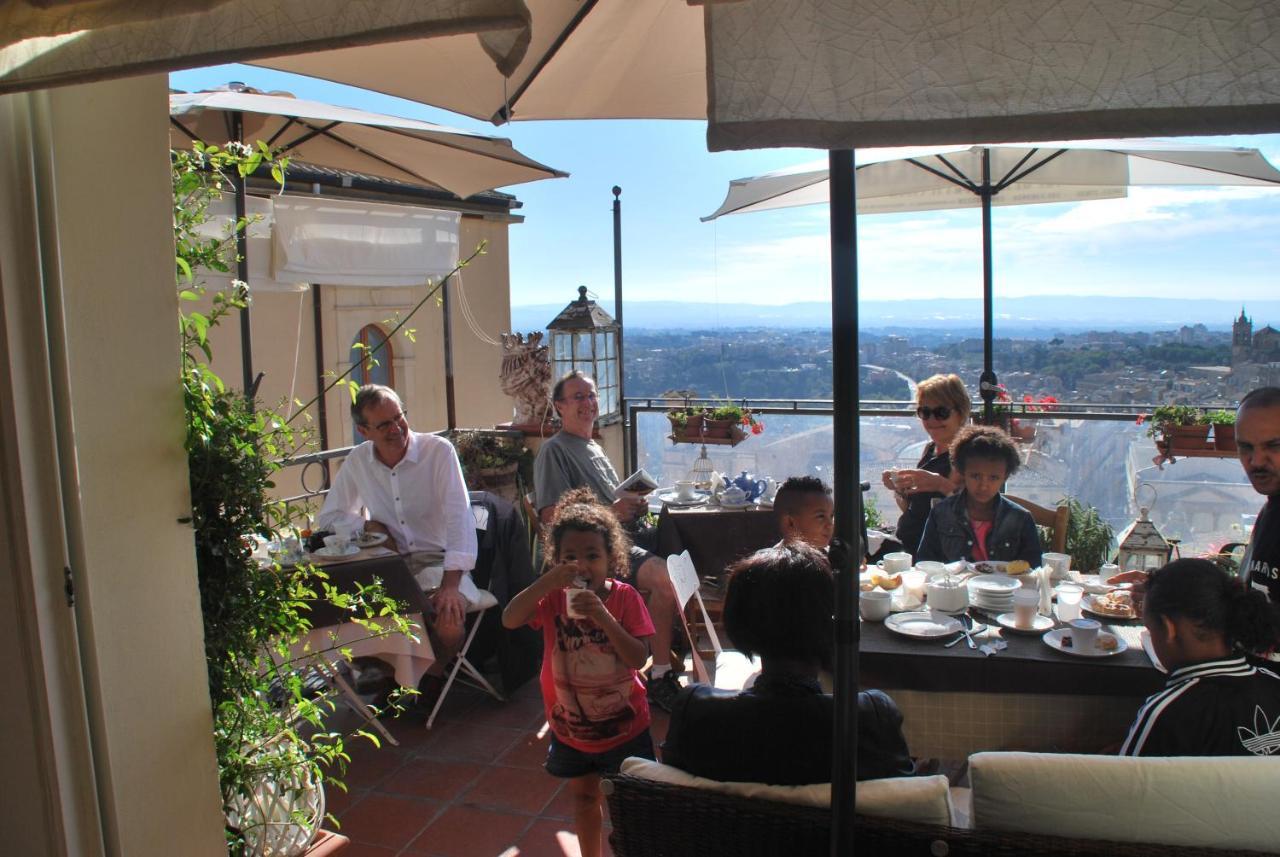 Casa Tipica Siciliana Patronale Home Bedandbreakfast Tremetrisoprailcielo Camere Con Vista, Colazione Interna In Terrazzo Panoramico 칼타기론 외부 사진
