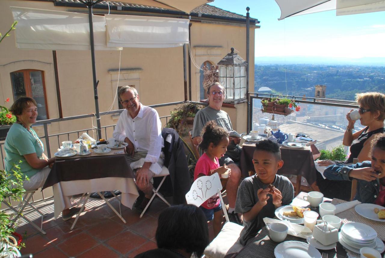 Casa Tipica Siciliana Patronale Home Bedandbreakfast Tremetrisoprailcielo Camere Con Vista, Colazione Interna In Terrazzo Panoramico 칼타기론 외부 사진